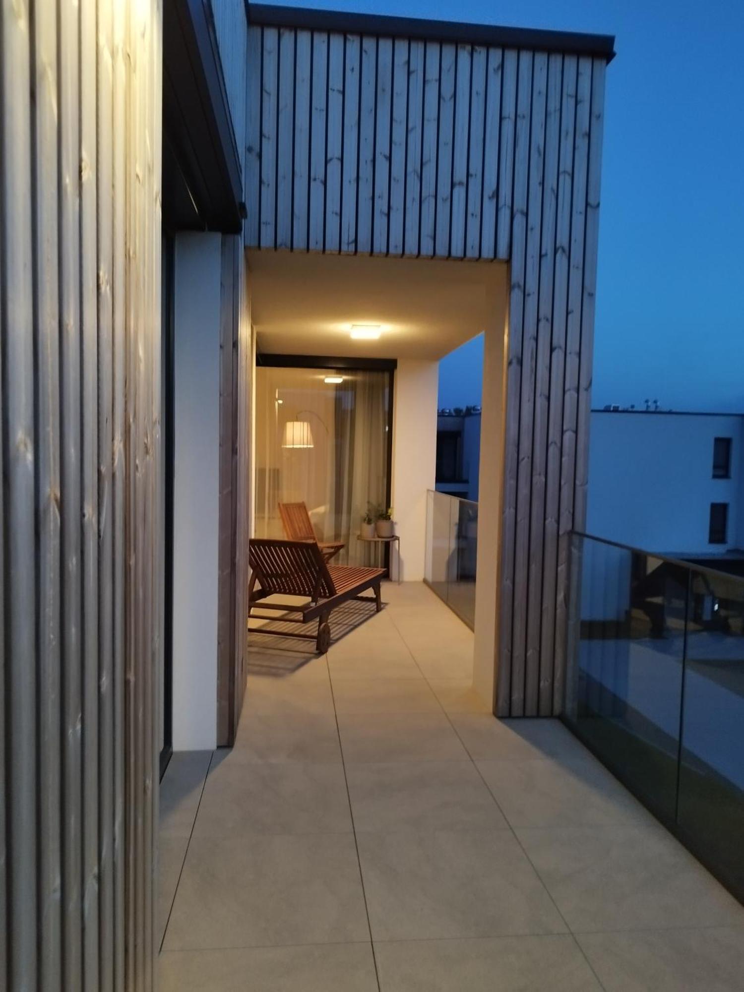 View 27 *